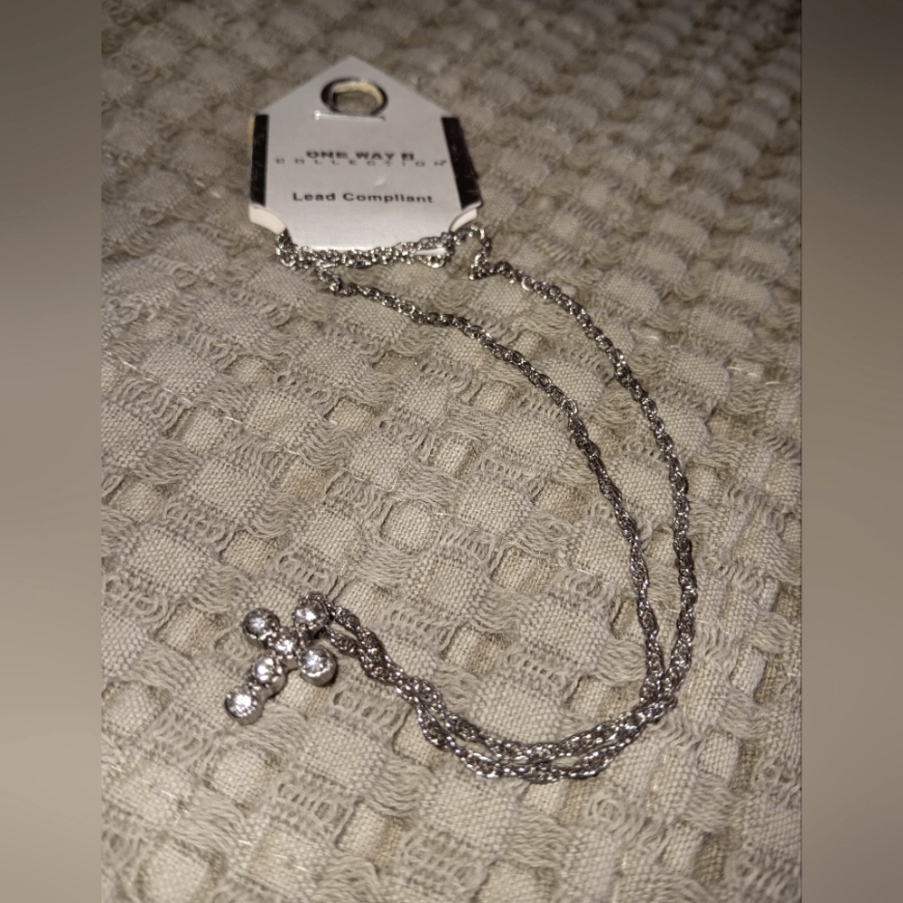 One Way Collection Silver Cross Necklace